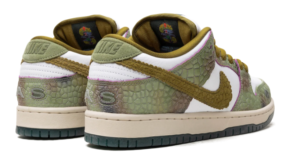 Alexis Sablone x Nike SB Dunk Low Pro "Chameleon" Sneakers - Green / White