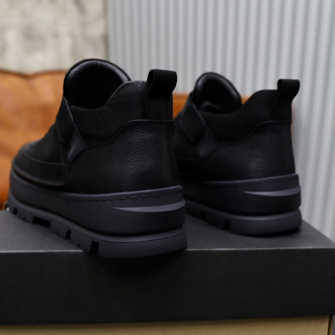 UGG High-Top Platform Boots – All Black