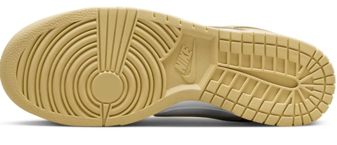 Nike Dunk Low Sneakers – Team Gold