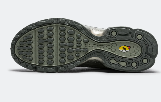 Nike Air Max Plus VII Sneakers - Smokey Grey / Metallic Silver / Iron Grey